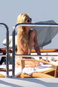 Paris Hilton... Boobs Pussy No Panties-26wfv6quc0.jpg