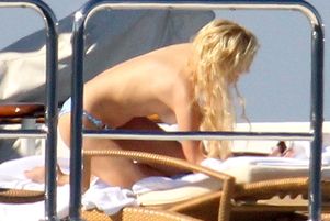 Paris Hilton... Boobs Pussy No Panties-26wfv6slr2.jpg