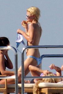Paris Hilton... Boobs Pussy No Panties-b6wfv6ta7k.jpg