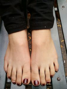 2 Girl Feet in the Park (x114)-a6wgfficqk.jpg