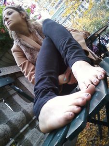 2 Girl Feet in the Park (x114)-36wgff4ayh.jpg