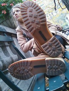 2 Girl Feet in the Park (x114)-46wgfg0vb1.jpg