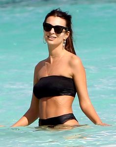 Emily Ratajkowski â€“ Bikini & Topless Candids in Cancun-e6w59ds3zv.jpg