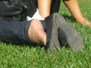 Girls Feet in Paris (libraries, parks, restaurants...)-n7hccq5org.jpg