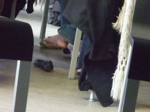 Girls Feet in Paris (libraries, parks, restaurants...)-37hccr62eh.jpg