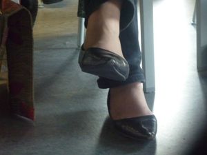Girls Feet in Paris (libraries, parks, restaurants...)-t7hccru1ls.jpg