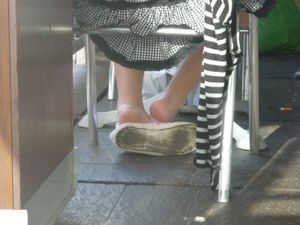 Girls-Feet-in-Paris-%28libraries%2C-parks%2C-restaurants...%29-a7hcctjfhu.jpg