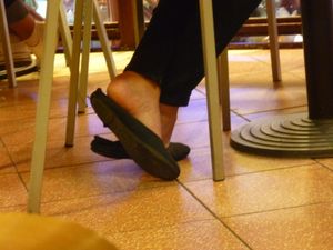 Girls-Feet-in-Paris-%28libraries%2C-parks%2C-restaurants...%29-27hccvgiwb.jpg