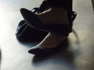 Girls Feet in Paris (libraries, parks, restaurants...)-i7hccwh0jb.jpg