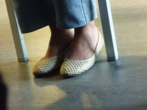 Girls Feet in Paris (libraries, parks, restaurants...)-o7hccw2qa1.jpg