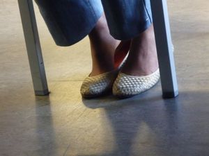 Girls Feet in Paris (libraries, parks, restaurants...)-x7hccw47z4.jpg