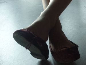 Girls Feet in Paris (libraries, parks, restaurants...)-n7hccx7og0.jpg